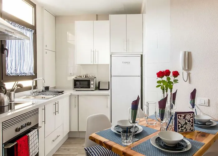 Marine & Coastal Lifestyle: Sea, Sun And Appartement